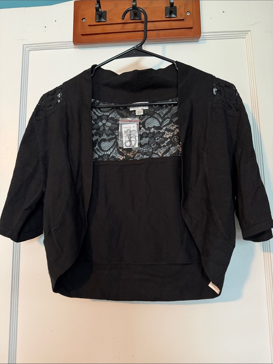 Avenue Sweaters - Avenue Black Lace-Back Cropped Cardigan size 18/20